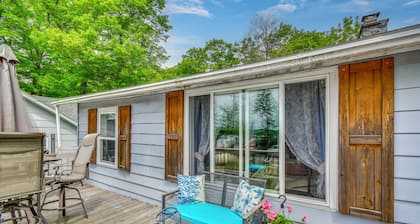 George Lake Escape! Charming 1950s Cabin