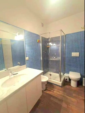 Bathroom - Vrbo Property (Firenze)