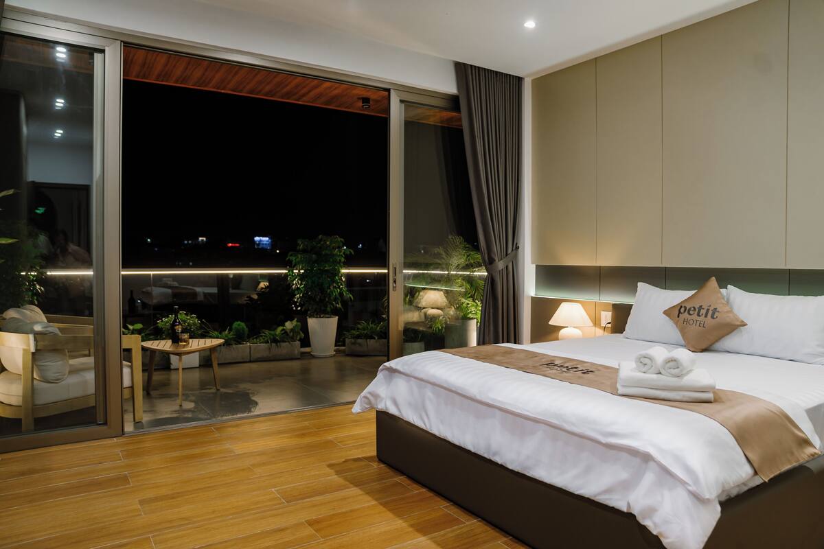 Luxury Double Room, Balcony, City View | Ruang kerja komputer riba, Wi-fi percuma