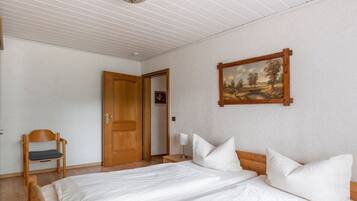 4 Schlafzimmer, Bügeleisen/Bügelbrett, kostenloses WLAN, Bettwäsche