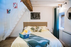 Familien-Dreibettzimmer | Verdunkelungsvorhänge, Bügeleisen/Bügelbrett, kostenloses WLAN
