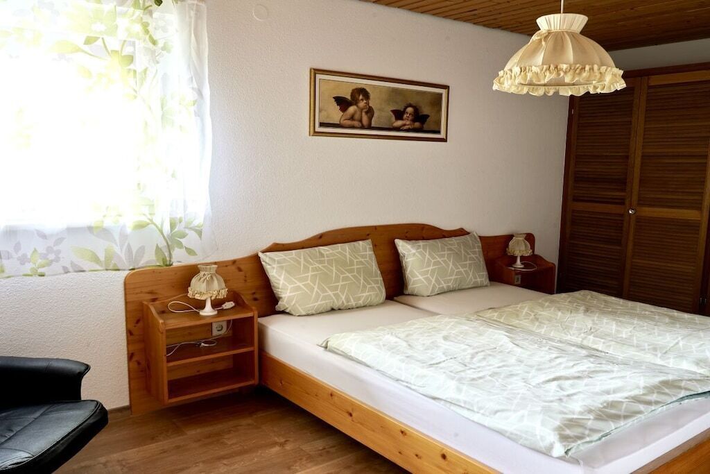 Reisekinderbett, kostenloses WLAN, Bettwäsche