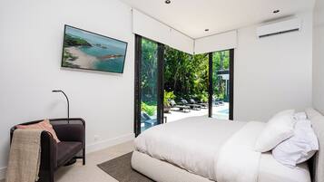 5 bedrooms, iron/ironing board, WiFi, bed sheets