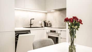 Fridge, stovetop, dishwasher, coffee/tea maker
