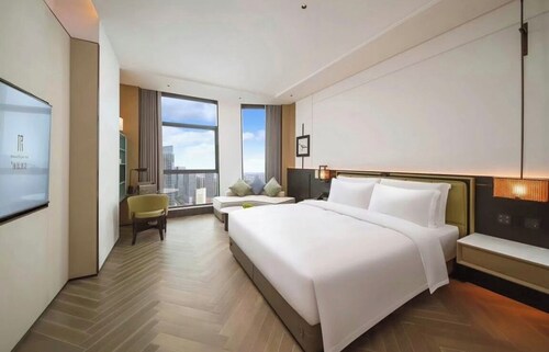 Style INS High-Altitude River View Hotel