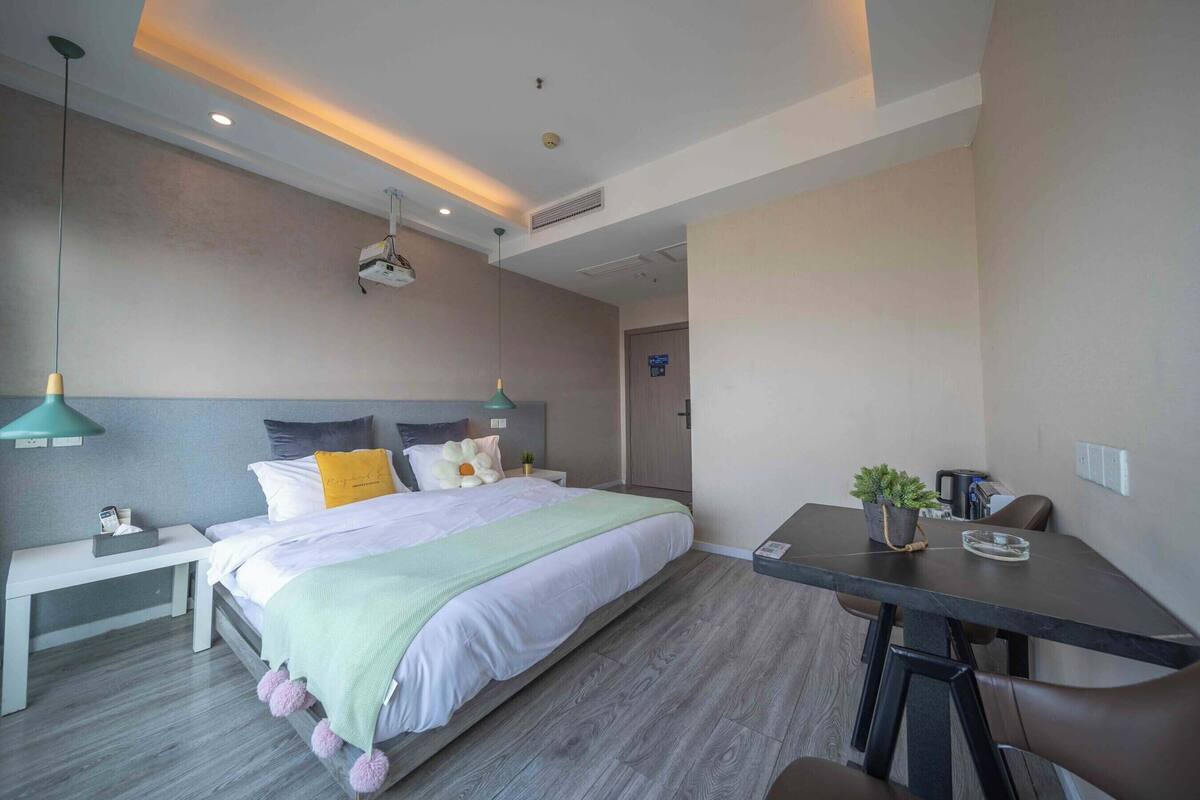Senior Double Room | Blackout curtains, free WiFi, bed sheets