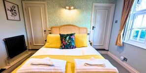 Deluxe Double Room | In-room safe, free WiFi - The White Hart Inn  (Margaretting Tye)
