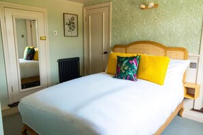 Deluxe Double Room | In-room safe, free WiFi - The White Hart Inn  (Margaretting Tye)