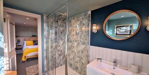 Bathroom - The White Hart Inn  (Margaretting Tye)