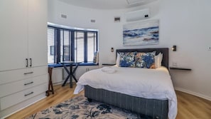 Habitación Deluxe doble, vistas al jardín | Caja fuerte, tabla de planchar con plancha, wifi gratis