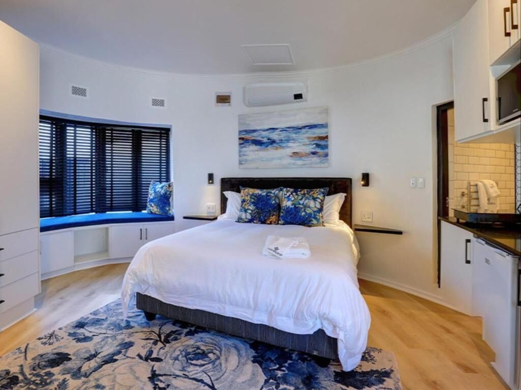 Deluxe Double Room, Garden View | In-room safe, iron/ironing board, free WiFi