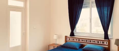 6 bedrooms, WiFi, bed sheets