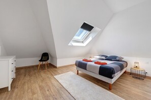 2 habitaciones, tabla de planchar con plancha, wifi y ropa de cama 