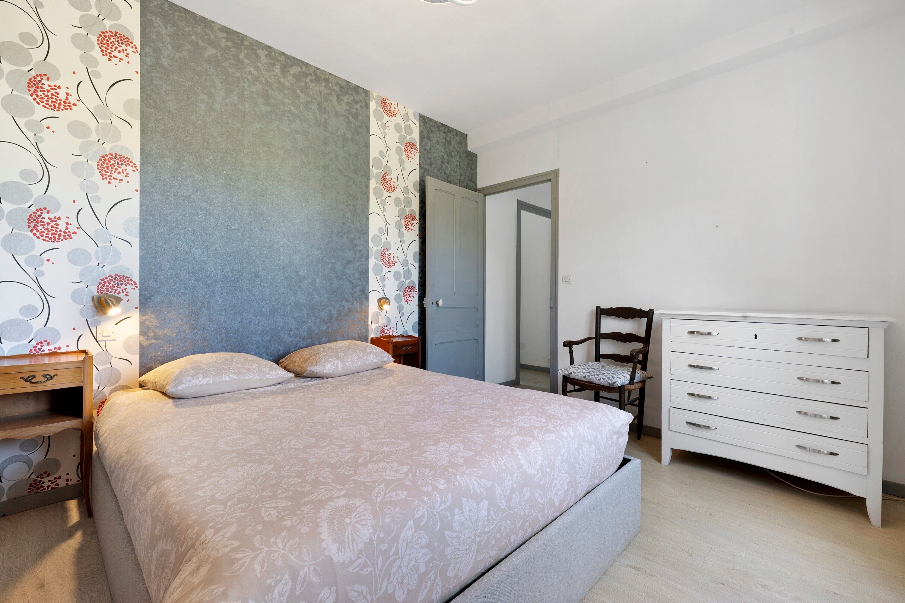 4 bedrooms, WiFi, bed sheets