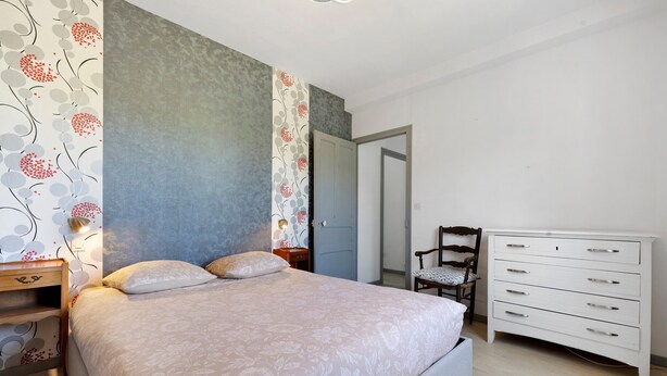 A bedroom with a bed, a dresser, a chair, and a nightstand. - Family Home in Morgat, Enclosed Garden, 2 Minutes from the Beach (Crozon)