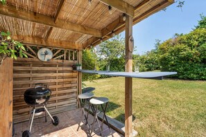 Outdoor dining - Family Home in Morgat, Enclosed Garden, 2 Minutes from the Beach (Crozon)