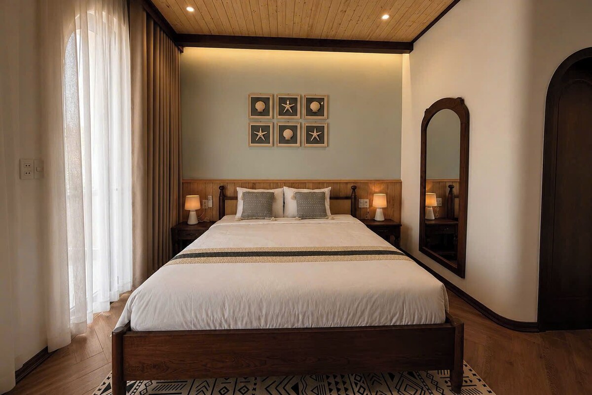 Suite | Minibar, WiFi (free), bed sheets