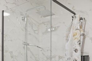 Bathroom - Bright Loft | Fully Equipped | Smart TV | AC | Sleeps 2 (Torrefiel)