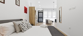 Bright Loft | Fully Equipped | Smart TV | AC | Sleeps 2