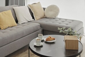 Interior - Bright Loft | Fully Equipped | Smart TV | AC | Sleeps 2 (Torrefiel)