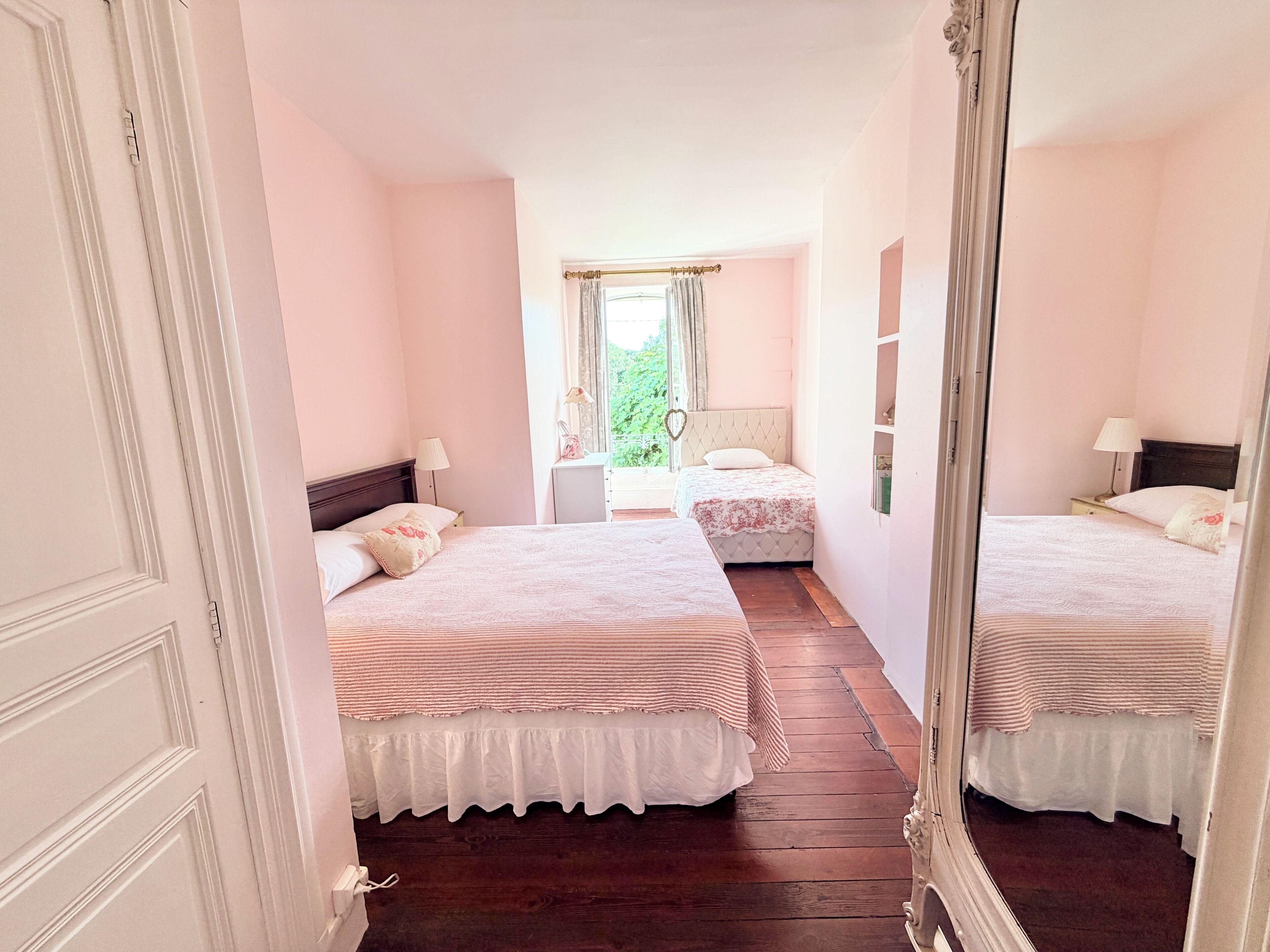 Soothing 1-bedroom Gite In Charming House With Pool, Perfect For Getaway - Aude