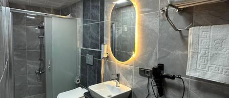 Standard Room, City View | Bathroom