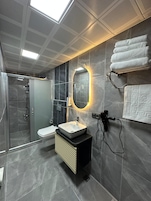 Standard Room, City View | Bathroom