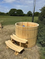 Bañera de hidromasaje al aire libre