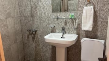 Superior Room | Bathroom