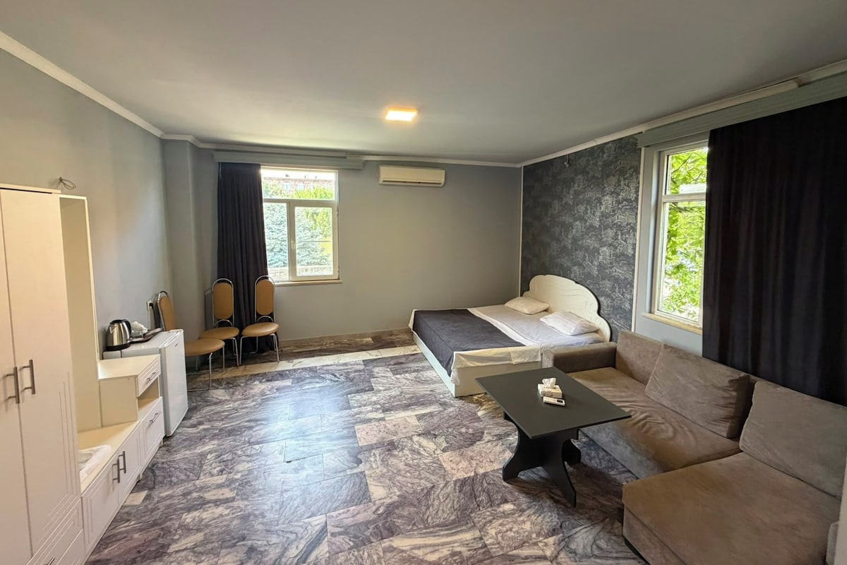 Quarto família, vista para o pátio | Wi-Fi de cortesia