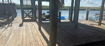 WELCOME to Pirates Harbor! Crab, fish & relax. Rare private boat launch  & hoist