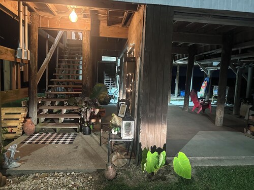 WELCOME TO Salt Bayou! Crab, Fish, Relax. Private boat launch. Minutes to NOLA