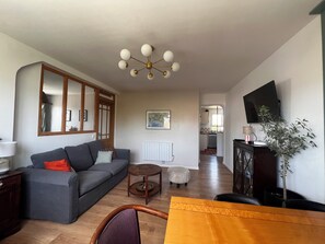 Living area - Vrbo Property (Lorient)