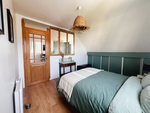 Room - Vrbo Property (Lorient)