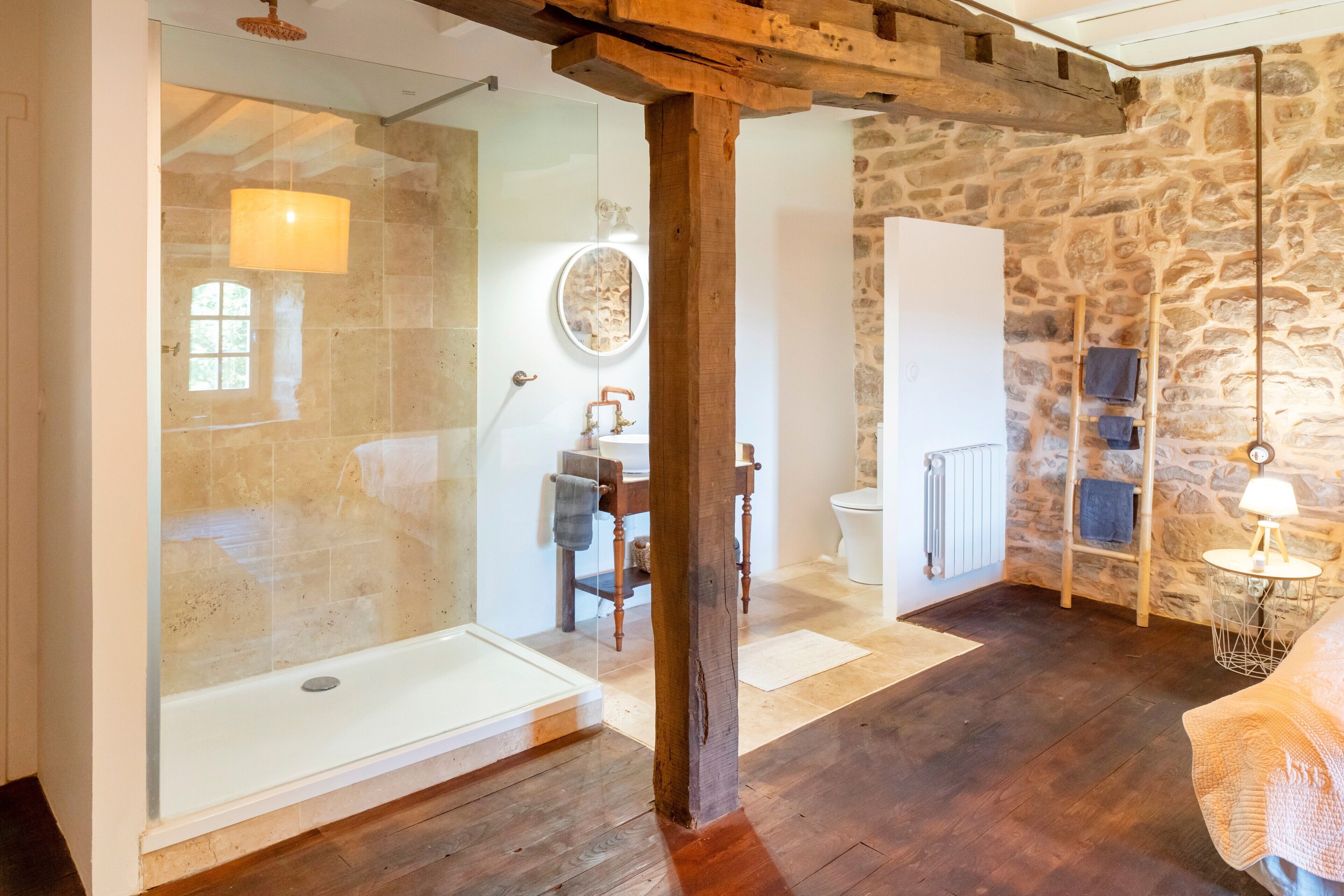 Douche, serviettes fournies