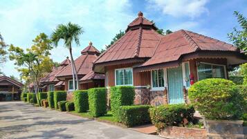 Deluxe Double Room | Rollaway beds, free WiFi, bed sheets