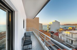 Standard Studio, Partial Sea View | Pemandangan dari bilik