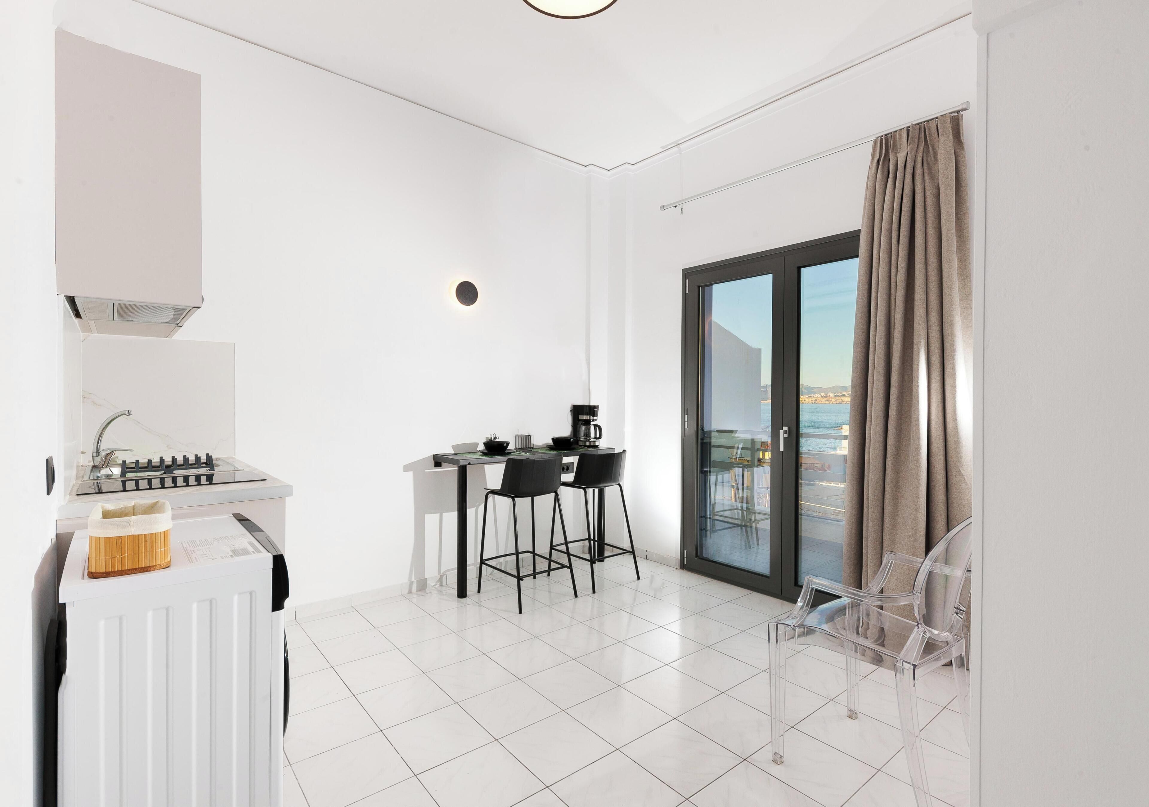 Standard Studio, Partial Sea View | Private kitchen