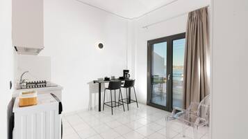 Standard Studio, Partial Sea View | Private kitchen