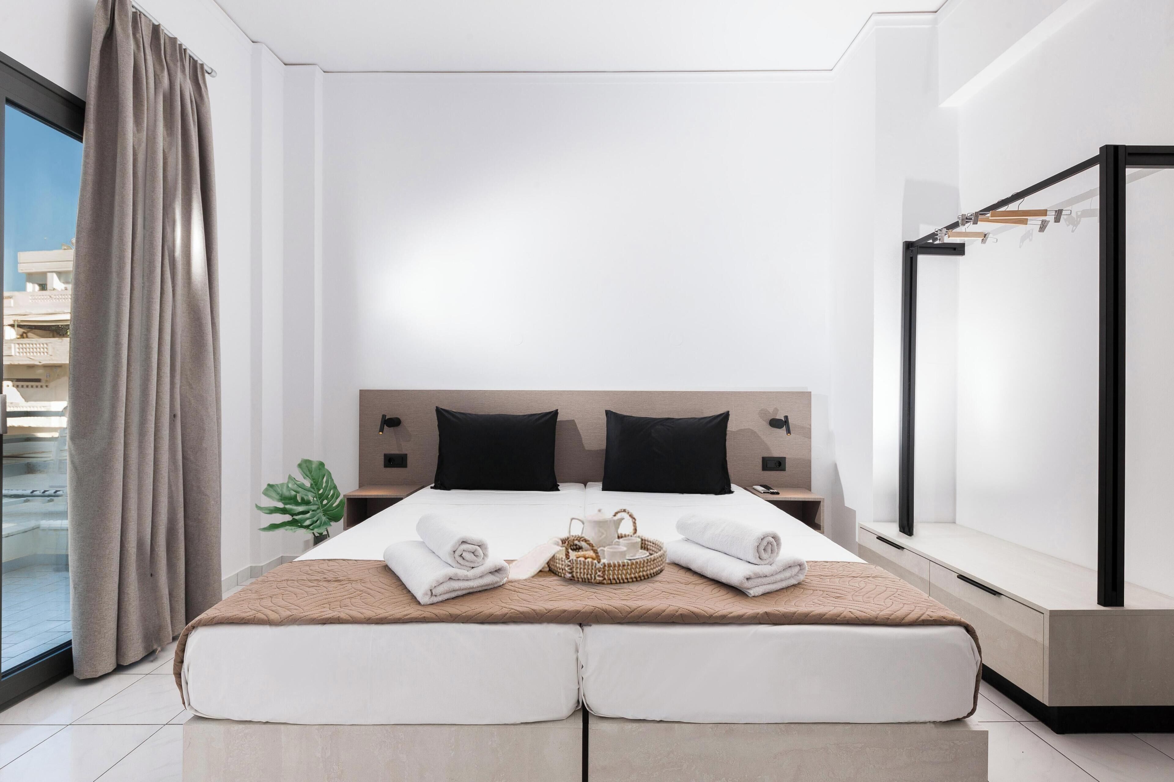 Standard Studio, Partial Sea View | Peti besi dalam bilik, langsir/tirai gelap terus 