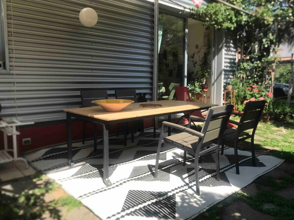 Outdoor dining - Room in Artist’s Residence Near Milan Malpensa (Cardano Al Campo)