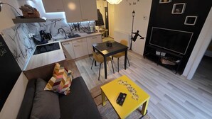 A modern apartment with a kitchen, dining area, and living space. - City Oasis with Garden, BBQ, Pet-Friendly, near city center (Zagreb)