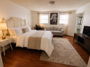 Tabla de planchar con plancha, wifi gratis y ropa de cama 