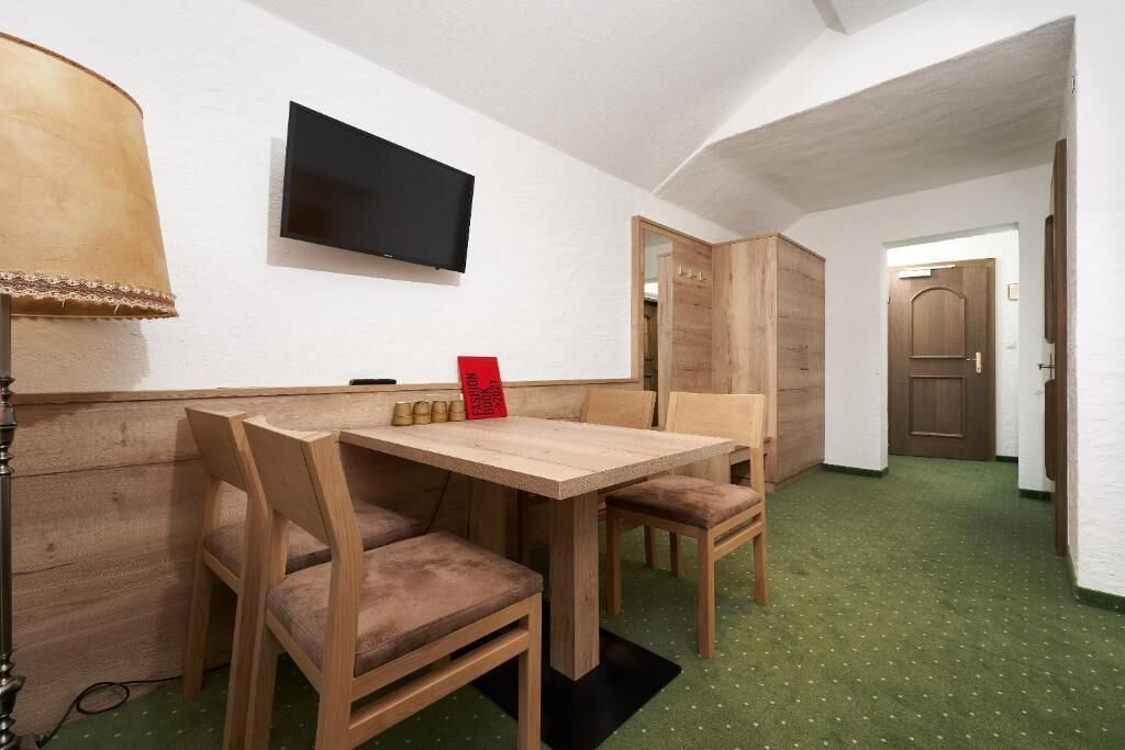 Suite, Balcony, Mountain View | Dining