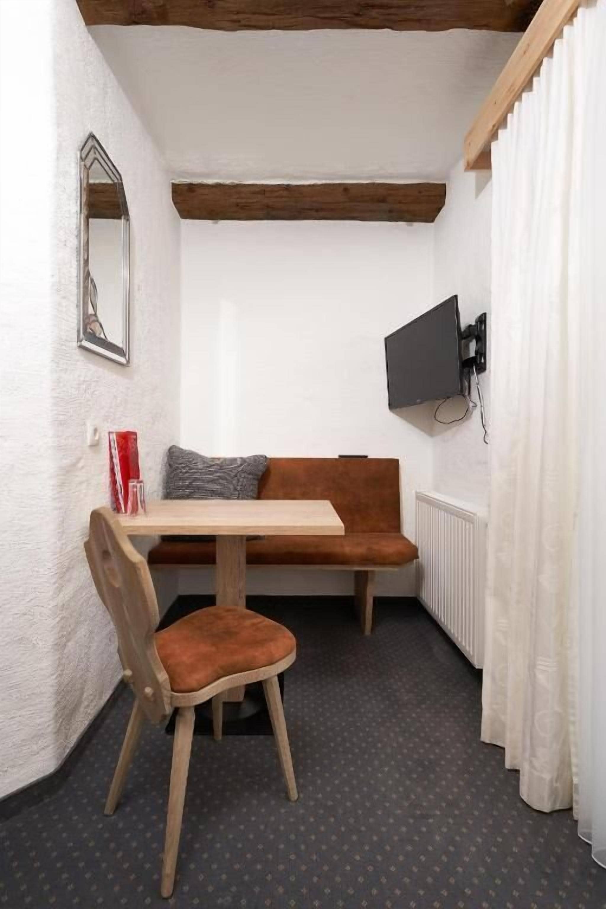 Single Room, Balcony, Mountain View | Dining