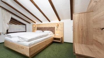 Suite, Balcony, Mountain View | In-room safe, soundproofing, free WiFi, wheelchair access