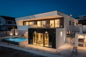 A modern two-story house with a swimming pool, large glass doors, and a balcony. - Villa Rossa Zadarvillas (Primosten)