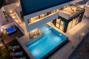 A modern house with a swimming pool, hot tub, and outdoor seating. - Villa Rossa Zadarvillas (Primosten)