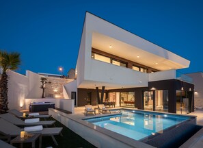 A modern two-story house with a swimming pool, outdoor seating, and a spa area. - Villa Rossa Zadarvillas (Primosten)