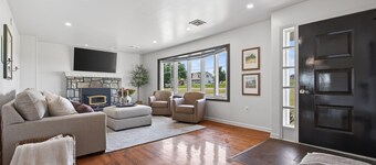 Cozy Farmland Retreat Minutes to Sight & Sound